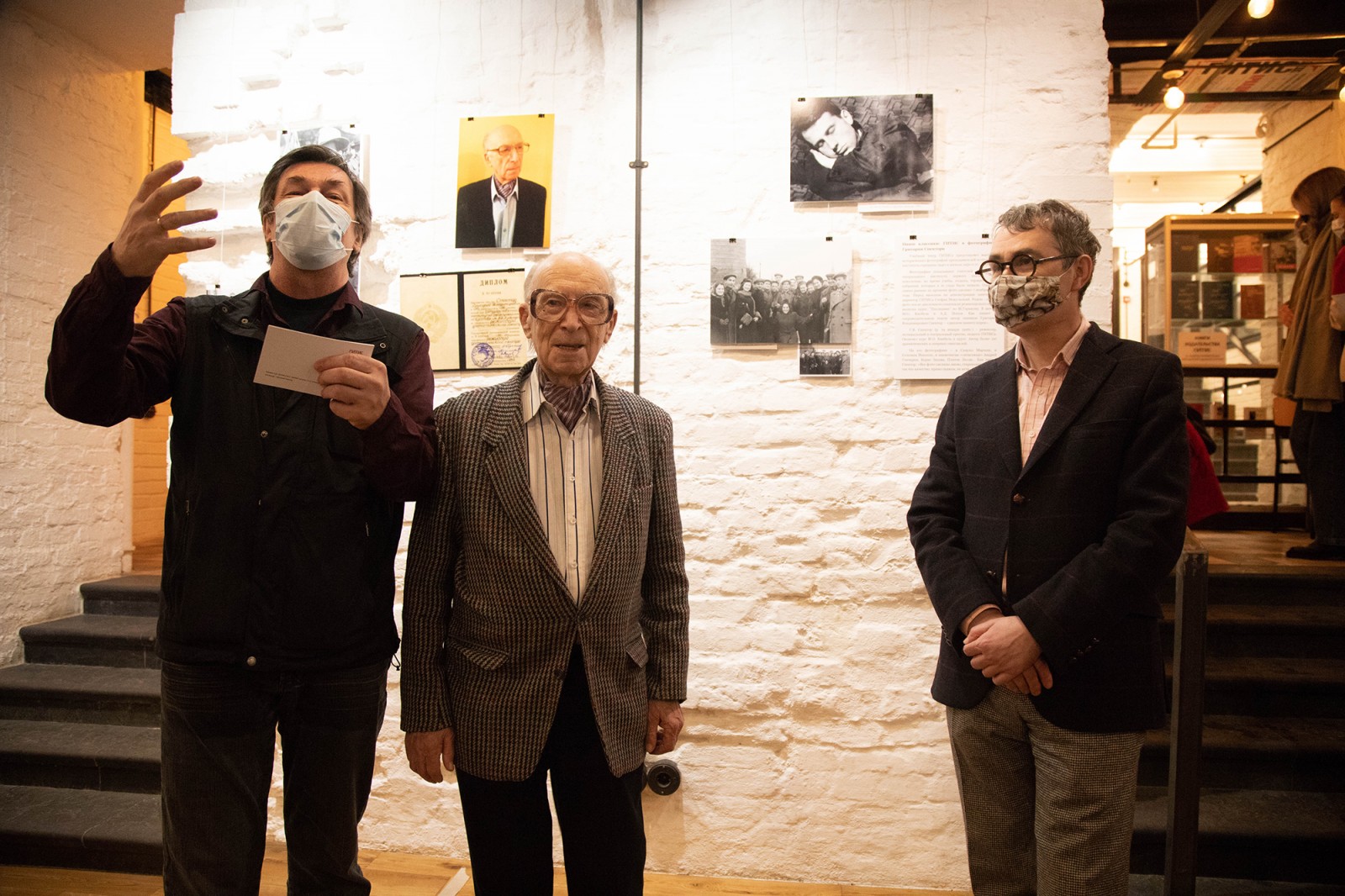 В Учебном театре ГИТИСа открылась выставка «Наши классики: ГИТИС в фотографиях Григория Спектора» 