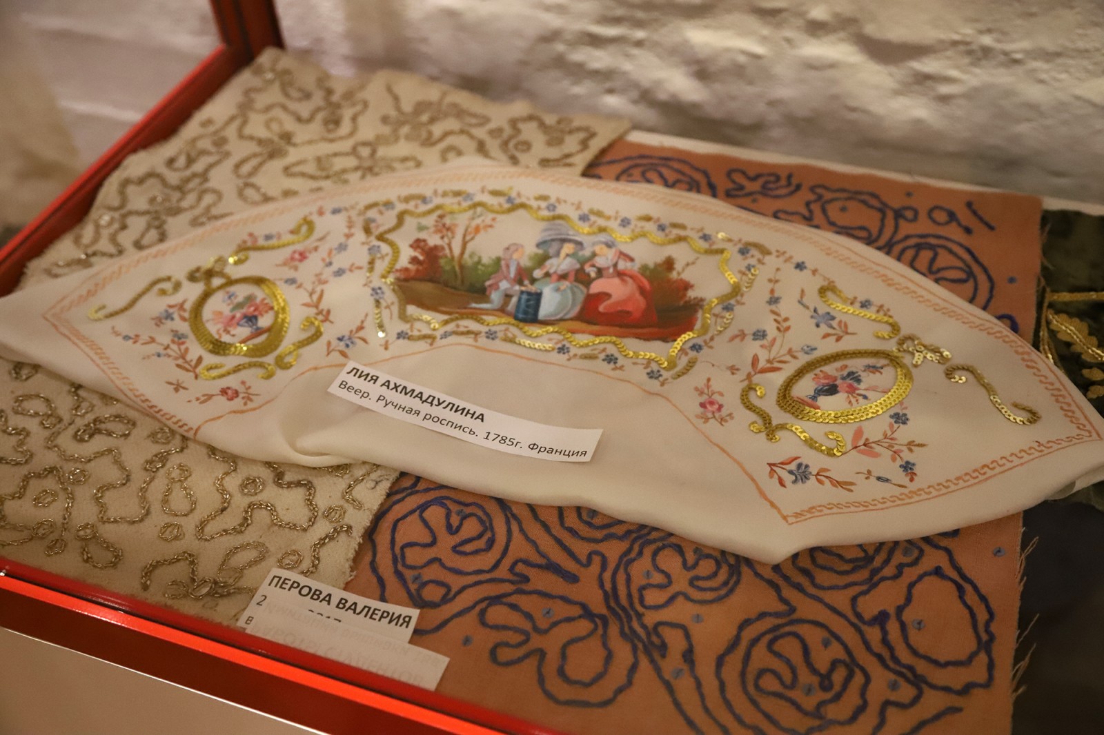 Факультет сценографии открыл выставку «Исторический костюм -  почерк эпохи» 